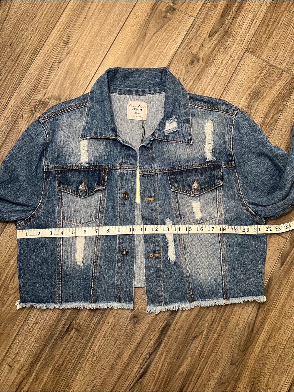 Love Tree Denim Cropped Distressed Jean Jacket NWT Womens Size Large - Picture 4 of 6